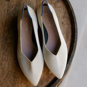 Like New Point II Diamond Twill White Rothy‘s with a hint of shimmer